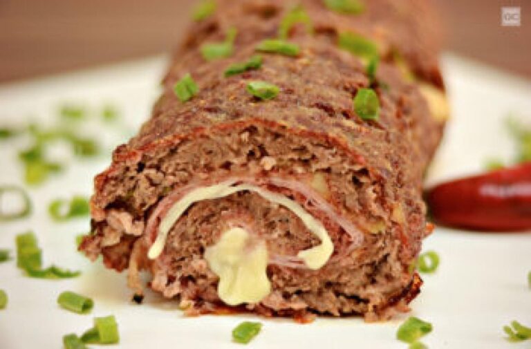 Aprenda a preparar rocambole de carne moída macio em 45 minutos