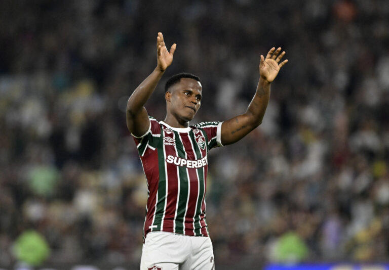 Arias volta ao Maracanã e enfrenta torcida do Fluminense