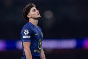 Atlético fecha com Arsenal; Álvarez recusa e pede ida ao Barça