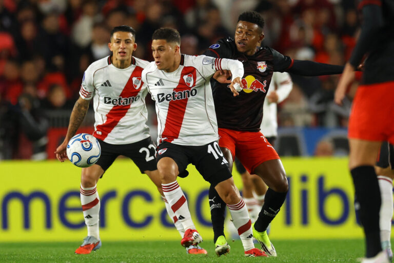Atlético-MG anuncia Léo Duarte e Thiago Borbas e negocia Castaño