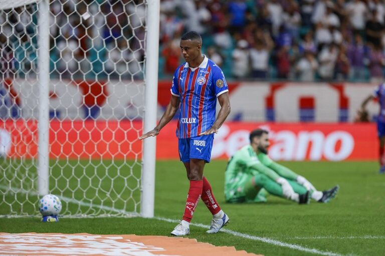 Bahia vira e vence Internacional por 3 a 2 com show na Fonte Nova