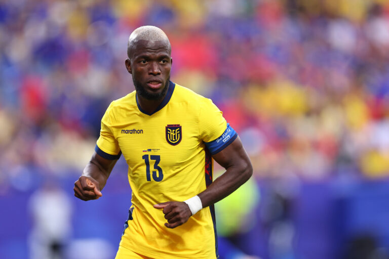 Boca contrata Enner Valencia e reforça o ataque