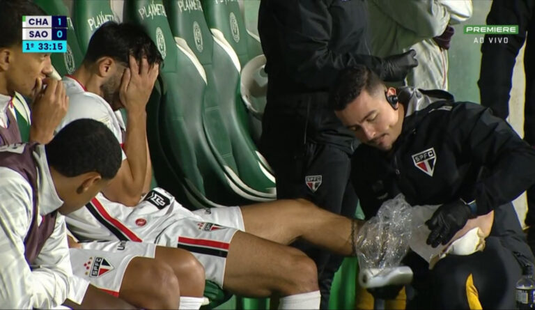 Calleri inicia tratamento por entorse e segue sem previsão de volta