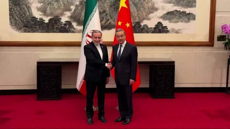 Chanceler iraniano enaltece forças armadas e convoca união muçulmana
