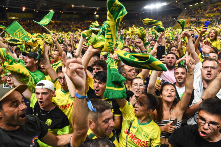 Cinco ex-campeões lutam pelo acesso à Ligue 1