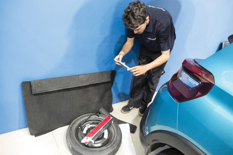 Cinto do Citroën C3 só é removido em concessionária; reparo caro