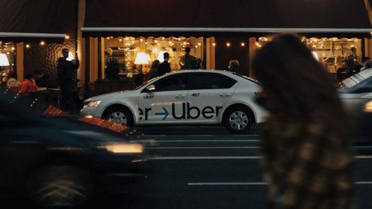 Confira quanto rende ser motorista de Uber nas principais capitais em 2026