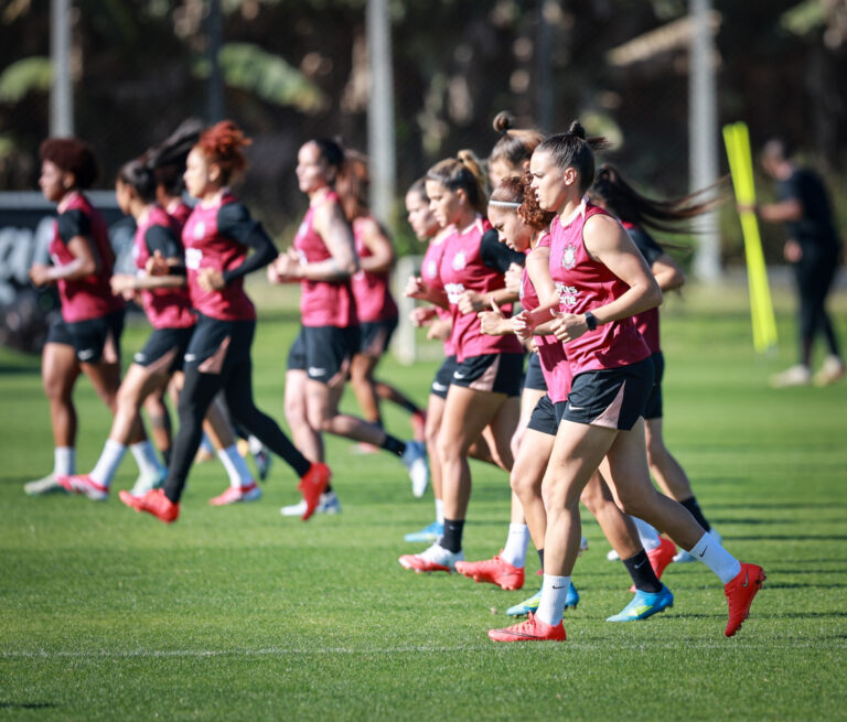 Corinthians paga um mês de direitos de imagem do time feminino