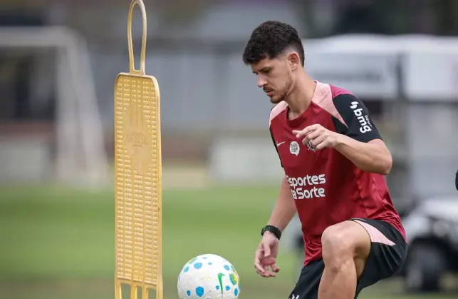 Corinthians permite saída de Hugo; clube analisa empréstimo ou rescisão