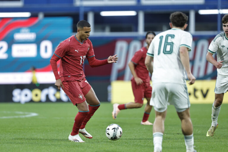 Cruzeiro anuncia João Costa, atacante de 21 anos com experiência internacional