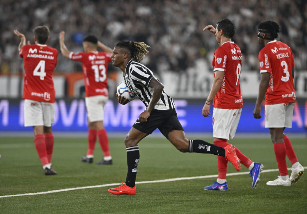 Danilo admite má fase e promete reação após queda do Botafogo