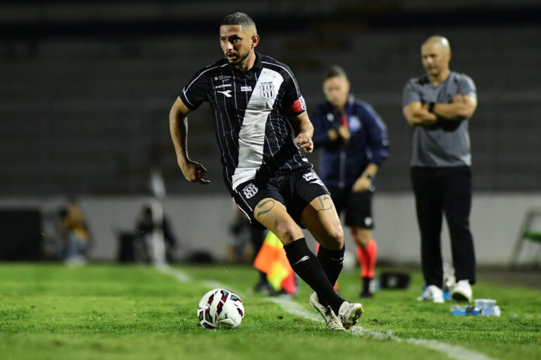 Danilo Barcelos fica 20 dias fora e desfalca a Ponte Preta contra o Ceará