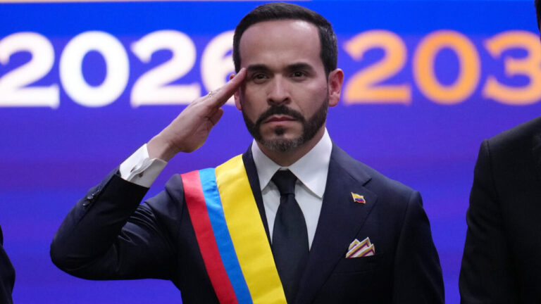 De la Espriella encerra noticiários das Emissoras da Paz