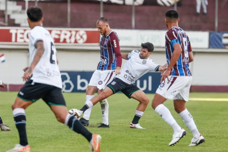 Figueirense vira em Caxias e conquista triunfo por 2 a 1