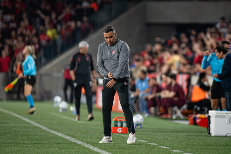 Jair Ventura avalia derrota por 2 a 0 e aposta na reação do Vitória