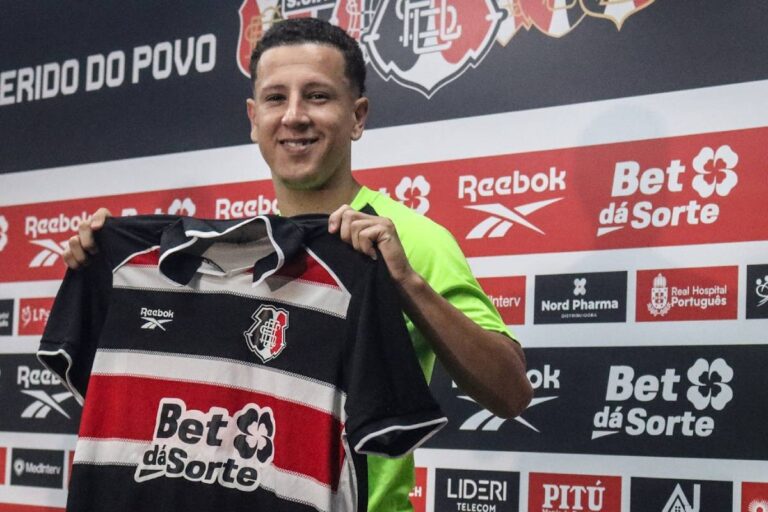 Jhoninha assina com Santa Cruz e promete fazer história no tricolor