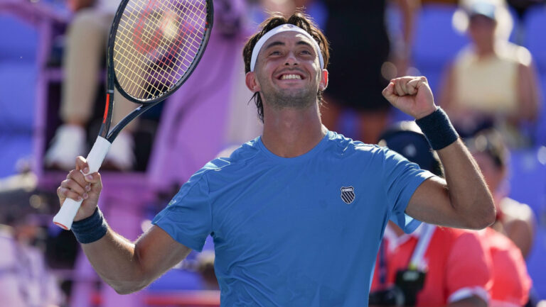 João Fonseca bate Van de Zandschulp e garante 3ª rodada em Cincinnati