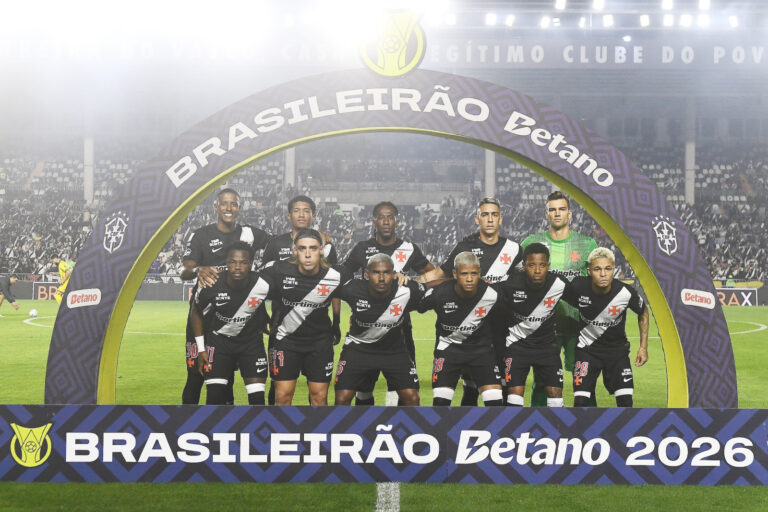 John Kennedy supera trio de centroavantes do Vasco em gols