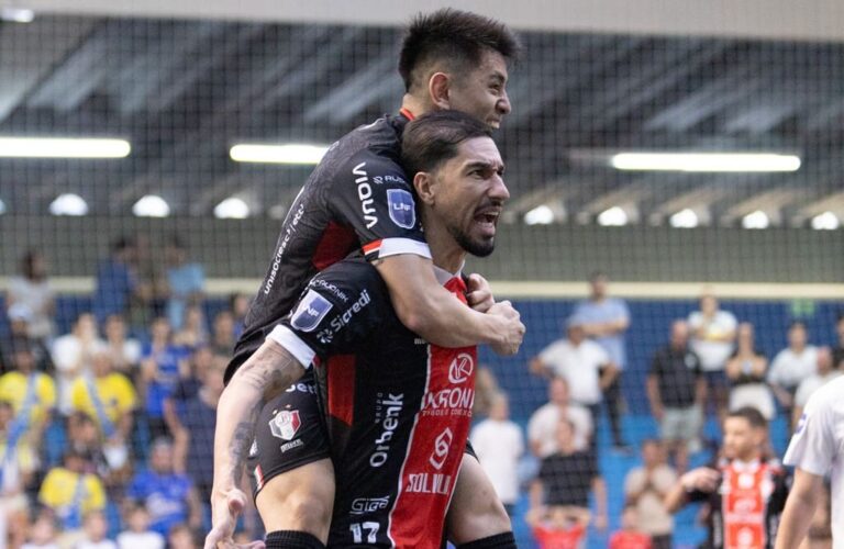 Joinville goleia São Caetano por 4 a 1 e garante vaga na semifinal
