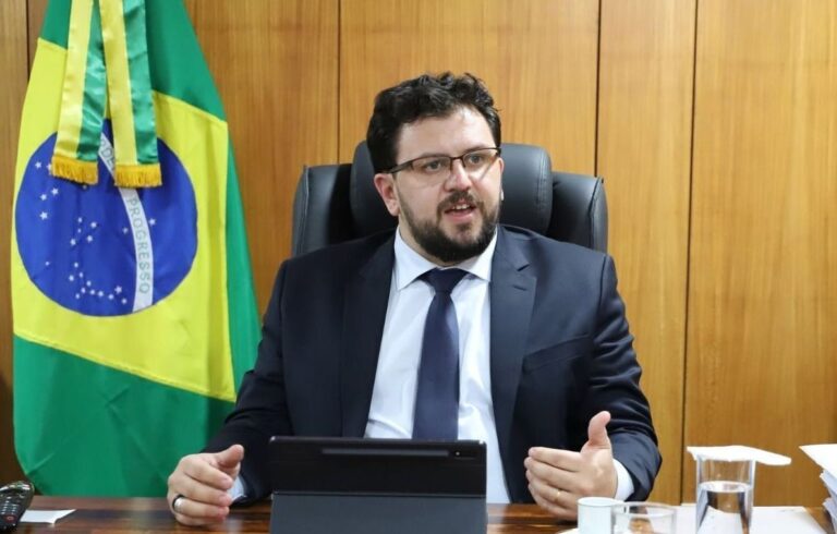 Juíza da Flórida autoriza AGU a apresentar réplica no processo contra Moraes