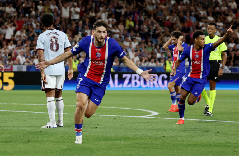 Kvaratskhelia marca, PSG bate Aston Villa e conquista Supercopa
