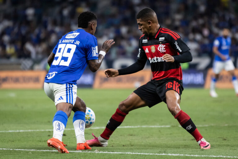 Lino admite desgaste físico e mental após derrota do Flamengo