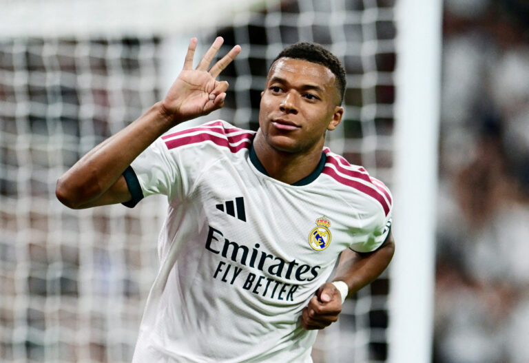 Mbappé arrasa no Bernabéu e garante hat-trick na vitória do Real