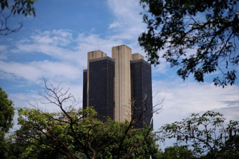 Mercado pressiona Copom por sinal claro após corte da Selic