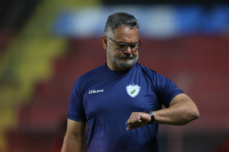 Micale cobra reforços e aposta em reação do Londrina na Série B