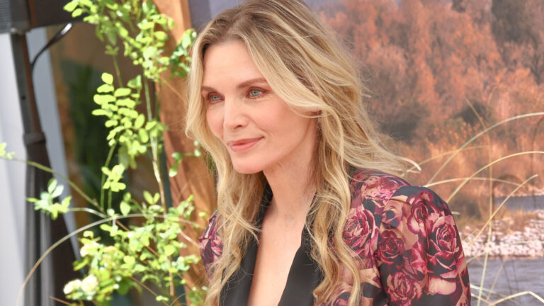 Michelle Pfeiffer abandona protagonismo e busca elencos corais
