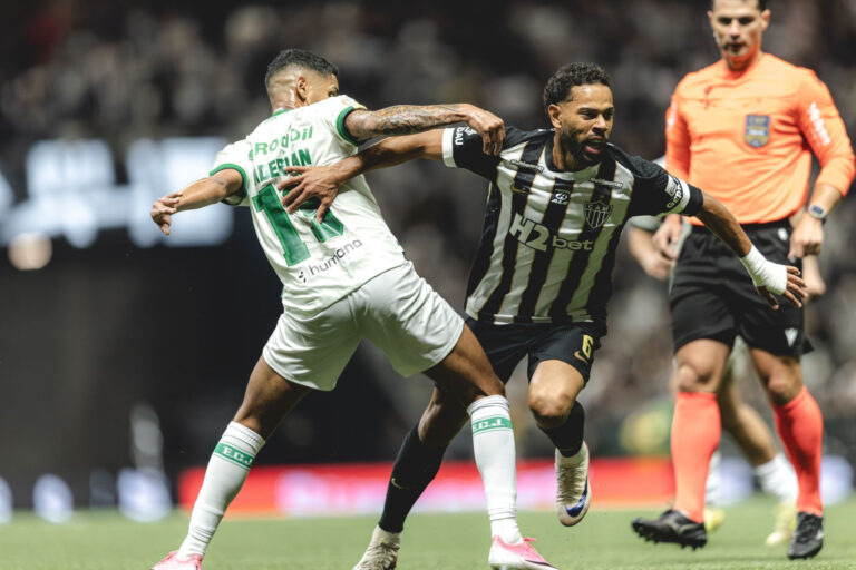 Minda decide nos acréscimos e leva Atlético-MG às quartas