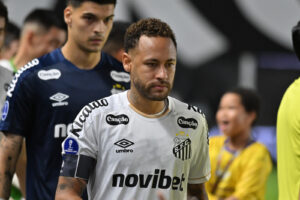 Neymar evita confirmar presença no jogo contra o Palmeiras