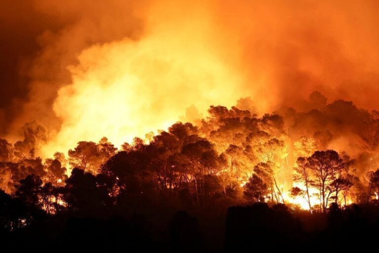 Ondas de calor e seca disparam incêndios na Europa e no Canadá