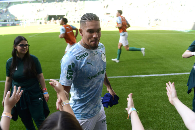 Paulinho sofre lesão no adutor e está fora do Palmeiras por tempo indeterminado