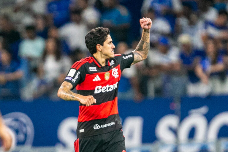 Pedro lidera o Cartola 2026; ataque e laterais dominam o top 20