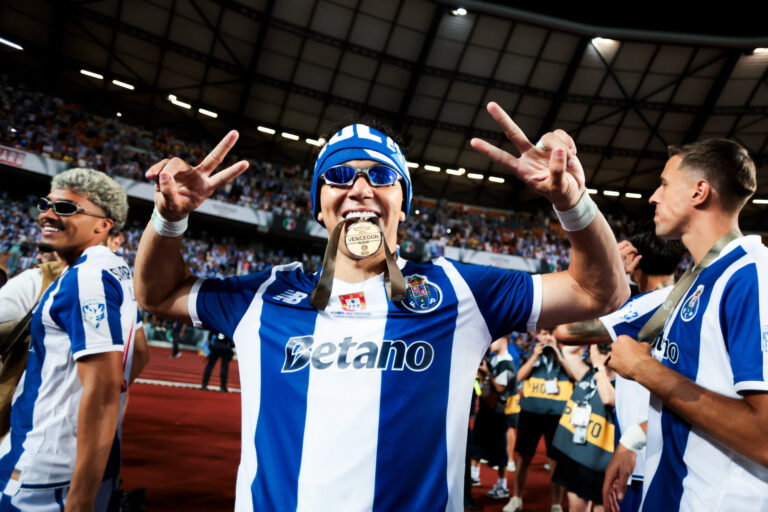 Pepê conquista nono troféu pelo Porto e passa Jardel