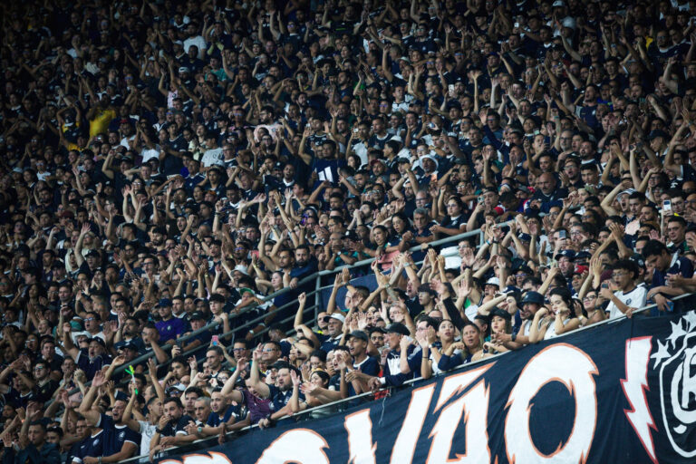 Remo encara Coritiba: ataque caseiro eficiente contra defesa visitante forte
