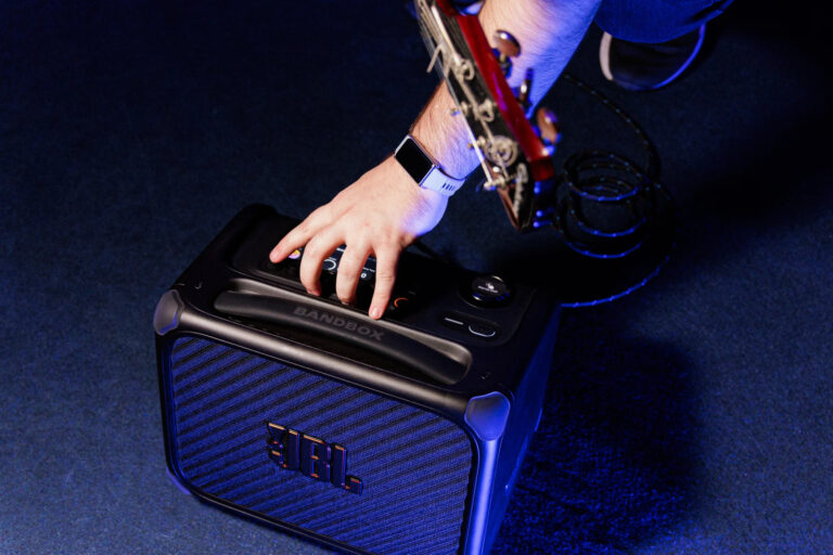 Revolucione sua prática: JBL BandBox Trio traz IA e pedais virtuais