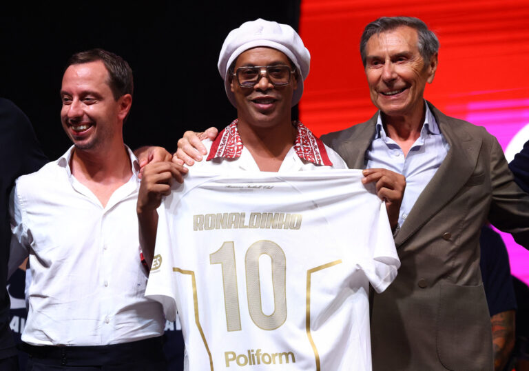 Ronaldinho retorna ao futebol pelo Ravenna aos 46 e visa o gol 300
