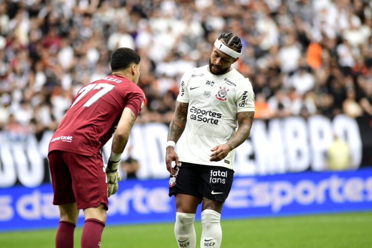 Santos vence Corinthians na Arena; Timão falha e preocupa torcida