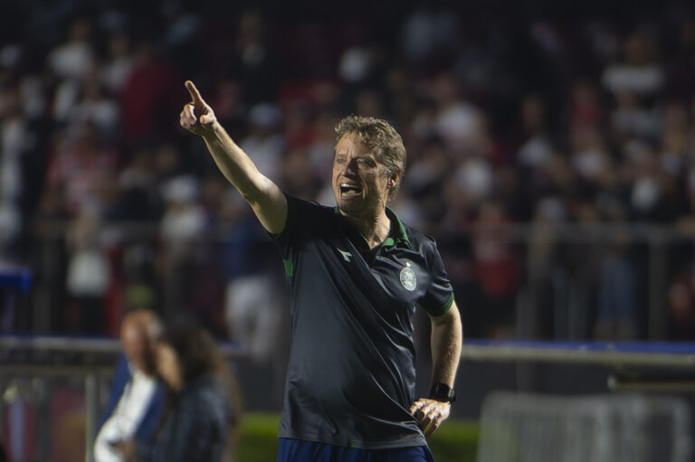 Seabra elogia reação do Coritiba e valoriza empate no Morumbi