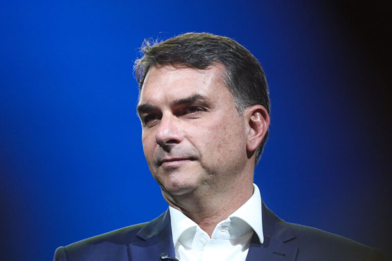Tarcísio lança campanha pela reeleição em SP e mira 2030