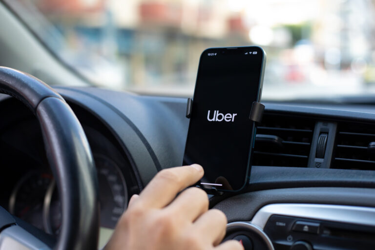 Uber testa passe que substitui taxa por valor fixo para parceiros