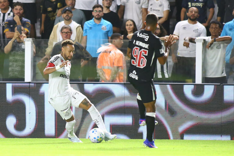 Vasco desafia Santos na 23ª do Brasileirão; Cartola indica titulares