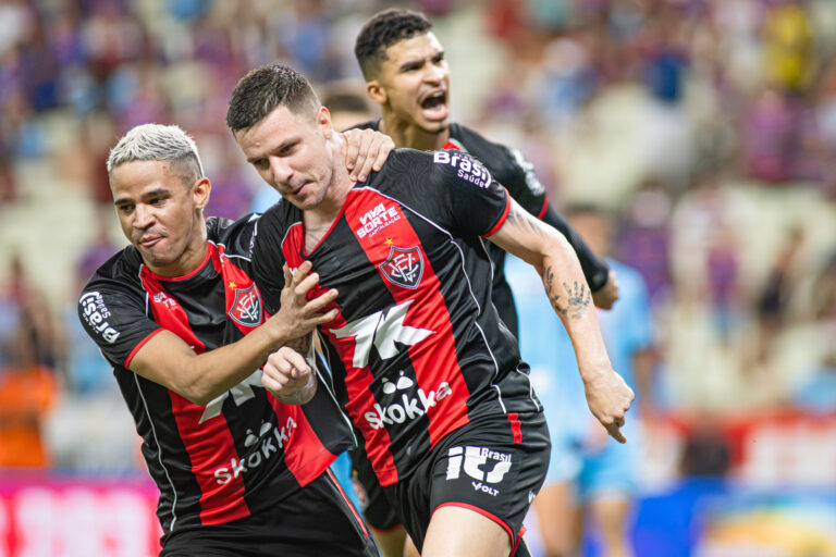 Vitória encara Atlético-MG com ataque em crise
