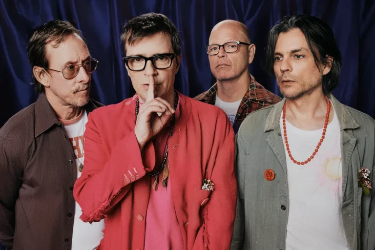 Weezer lança ‘Gold Album’ e retorna às raízes em 20º disco