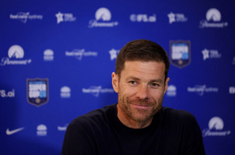 Xabi Alonso admite falhas no Real e começa nova etapa no Chelsea