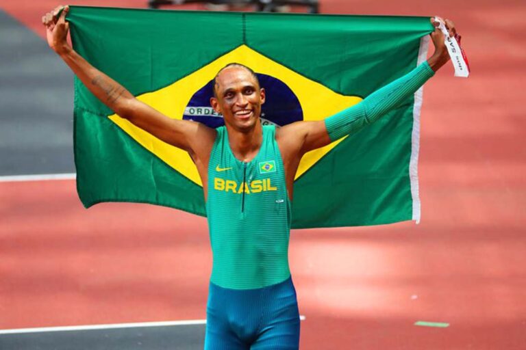 Alison dos Santos bate 45s80 nos 400m com barreiras e recoloca Brasil