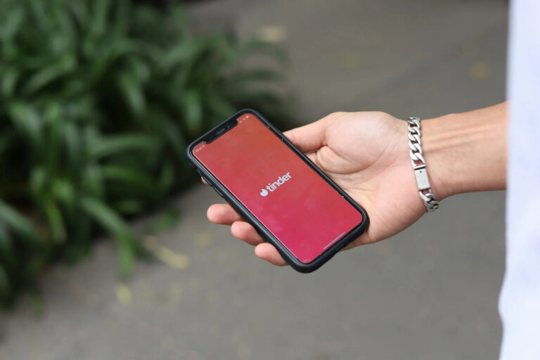 Apps de namoro exigem reconhecimento facial para reduzir perfis falsos