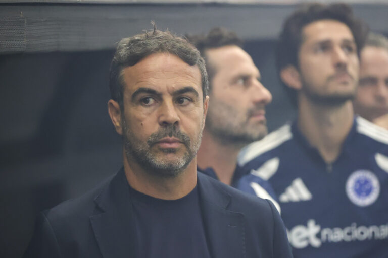 Artur Jorge explica substituições no Cruzeiro e assume parcela da culpa
